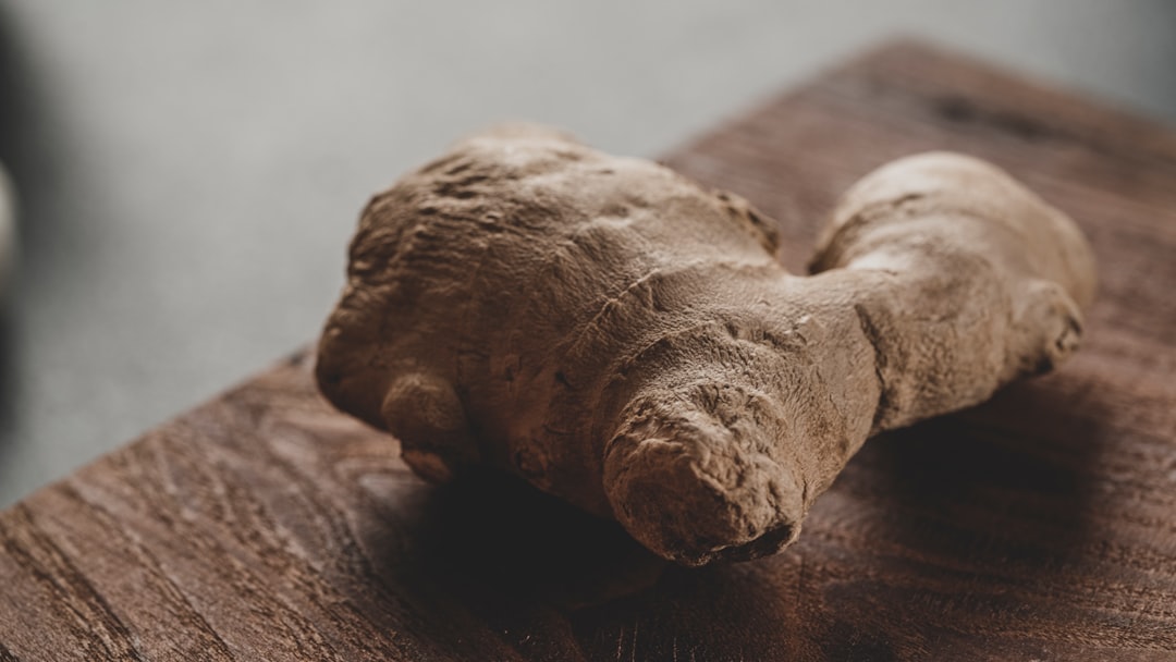 a close up of a ginger on a cutting board