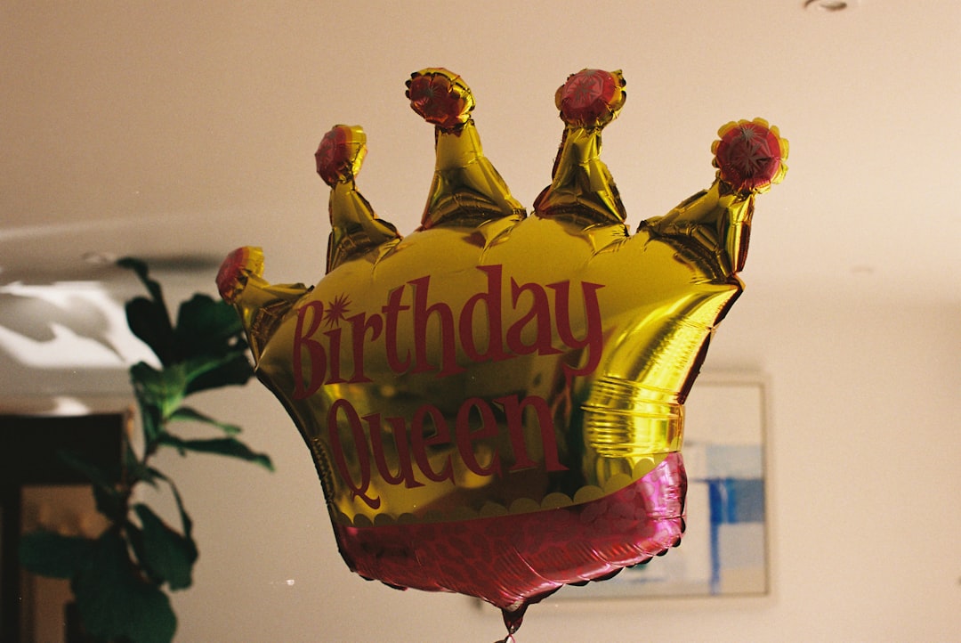 Golden crown balloon says 